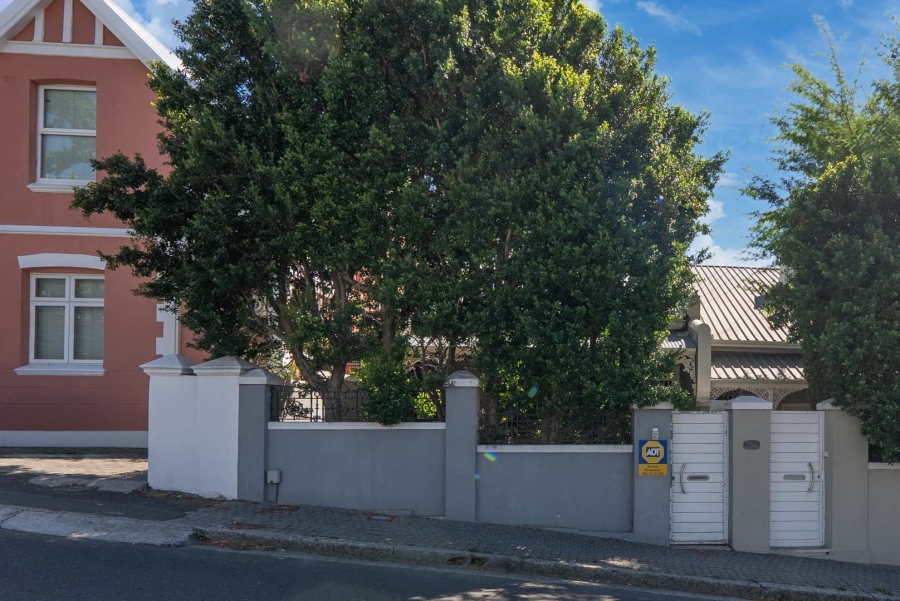 2 Bedroom Property for Sale in Oranjezicht Western Cape